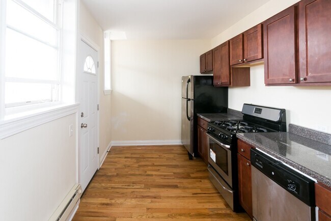 Photo - 4431 N Wolcott Ave Unidad J07W