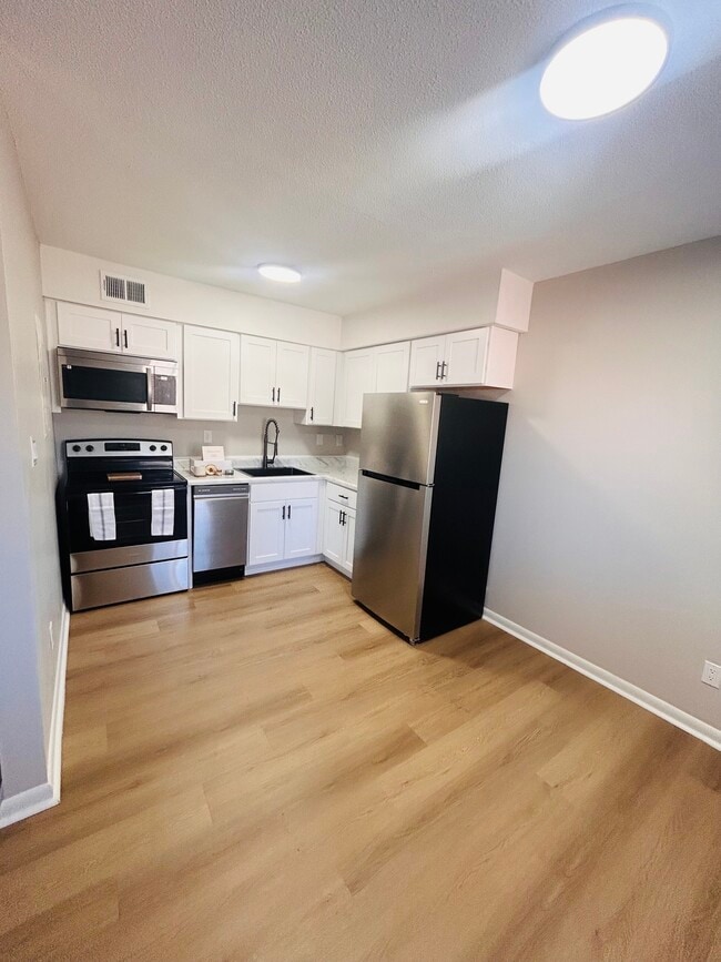 Renovated one bedroom, one bath - Huntington Apartments