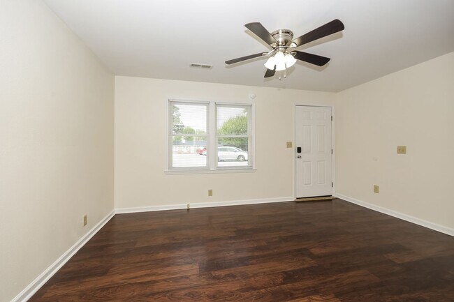 Photo - 702 Couch St