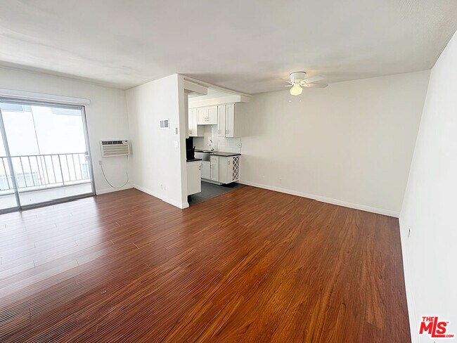 1026 N Genesee Ave Unit 9