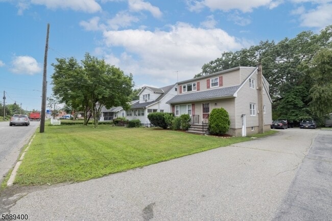 Photo - 216 Ringwood Ave