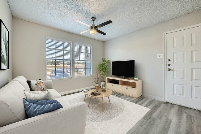 6051 S Hulen St Unit 704 - Web Quality - 016 - 03 Living Room - Virtuance Info - Rise Spring Pointe Apartments