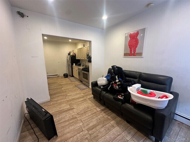 Photo - 8 Lafayette St