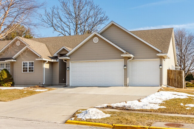 Photo - 2200 Pinehurst Dr