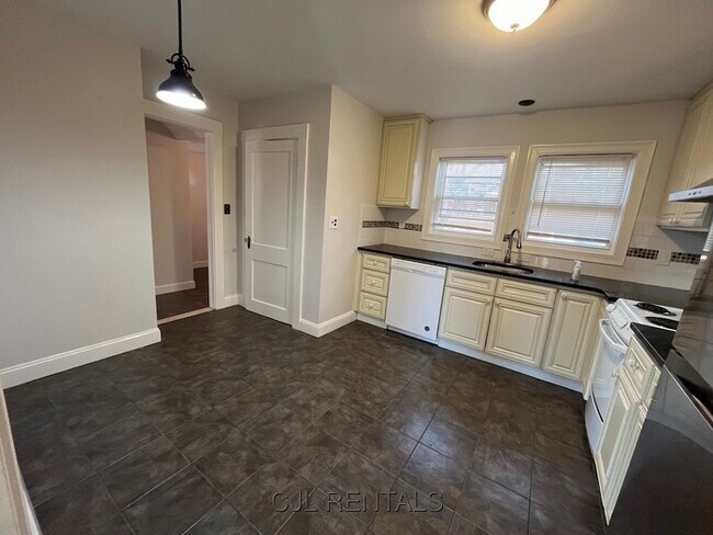 Photo - 30 Stearns Rd