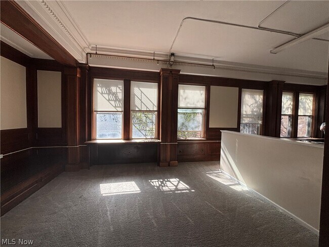 Photo - 5644 Broadway Ave Unit 203