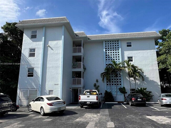 Building Photo - 3257 NE 13th St Unit 402 Rental