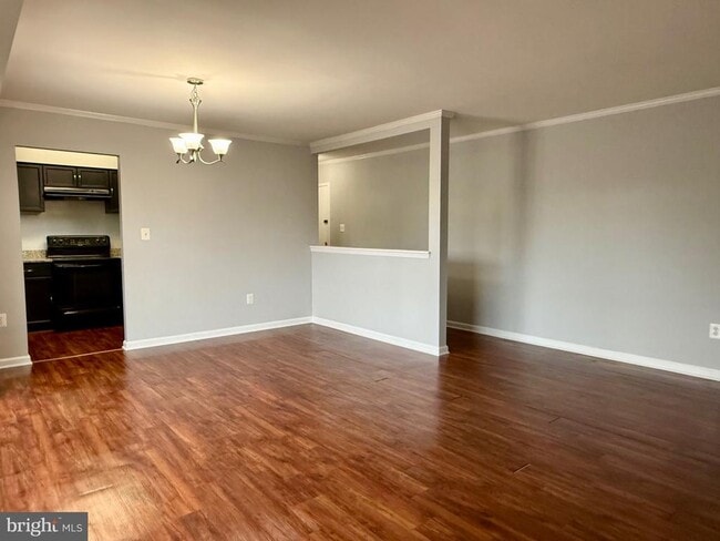 Building Photo - 3240 S 28th St Unit 302