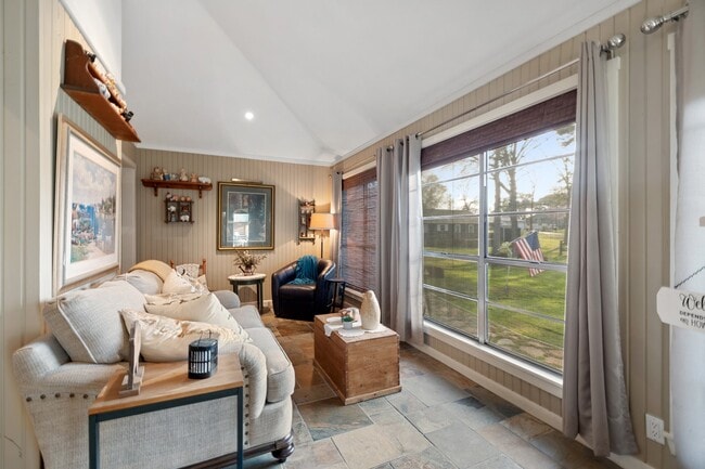 Photo - 308 Indian Shore