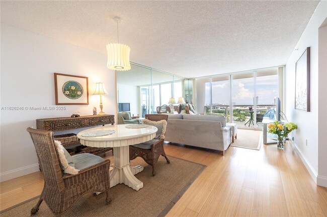 Photo - 1800 Sunset Harbour Dr Unidad 2405 Rental