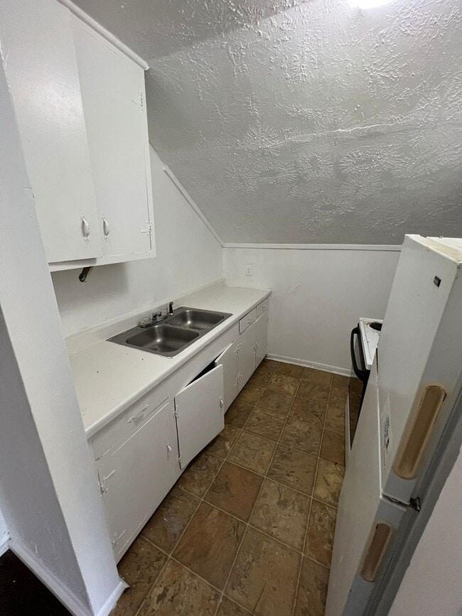 Photo - 1142 Lyle St