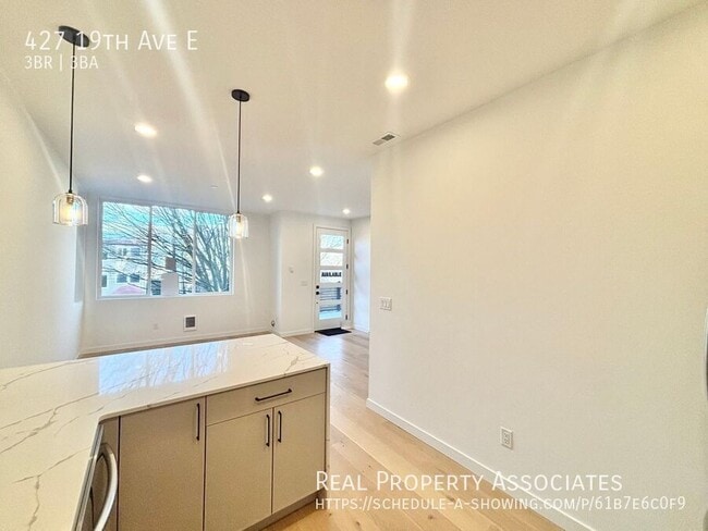 Photo - 427 19th Ave E