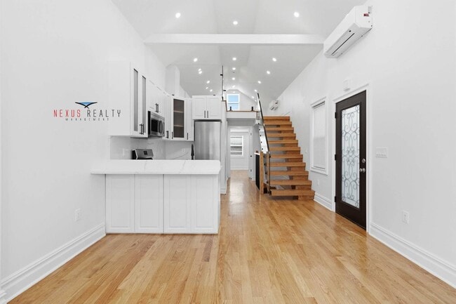 Photo - 21-28-28 48th St