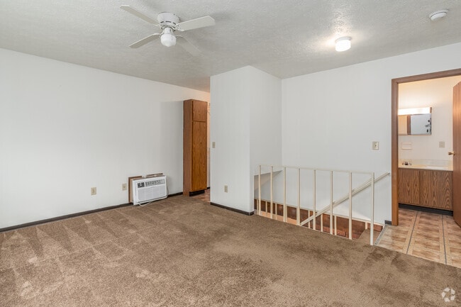 1BR, 1BA - 672SF - Bedroom