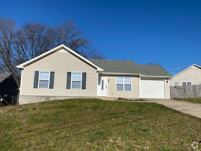 Building Photo - Great Rental....3/2 Bath, near playground,...