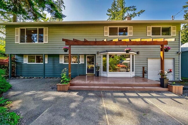 Photo - Edmonds 5 Bedroom 3.5 Bath Fully Fenced