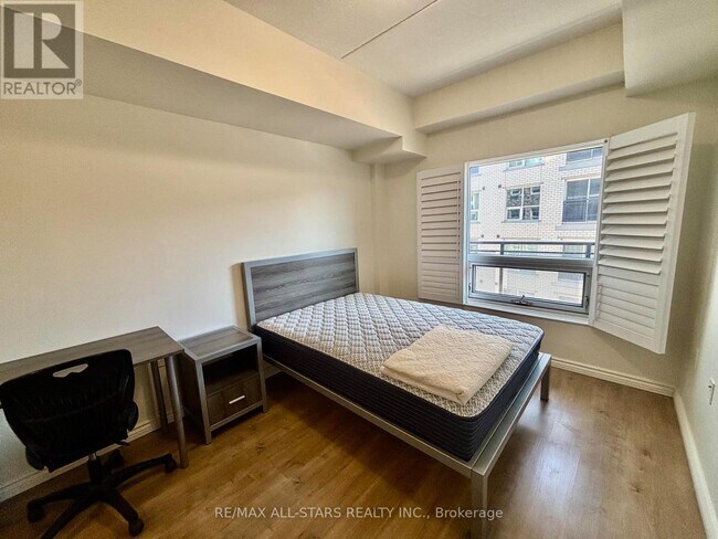 Photo - 275F Larch St Unité 307
