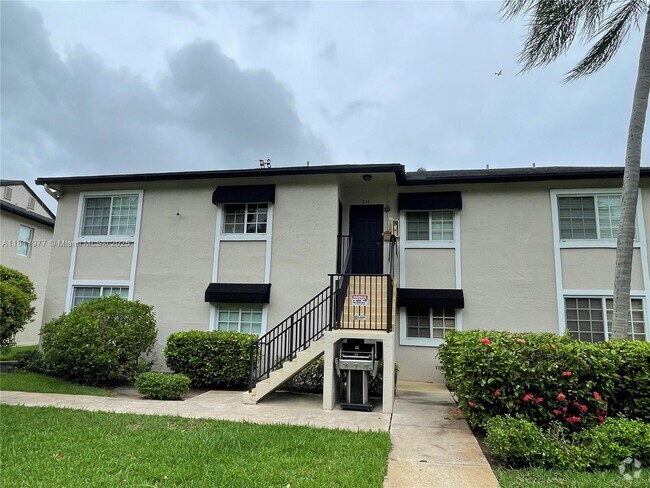 Building Photo - 4000 Crystal Lake Dr Unit 111 Rental