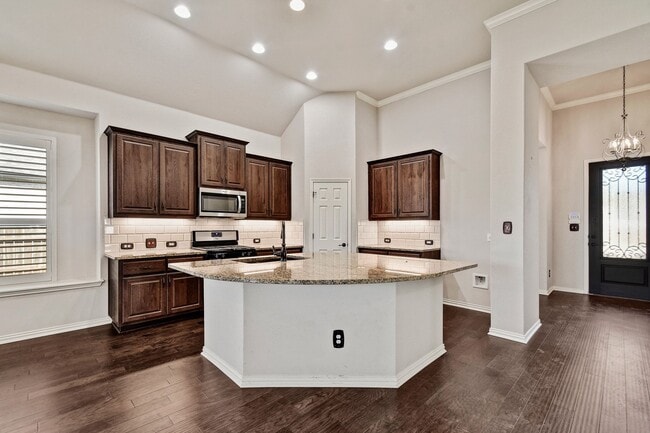 Photo - 112 Tulip Garden Trl