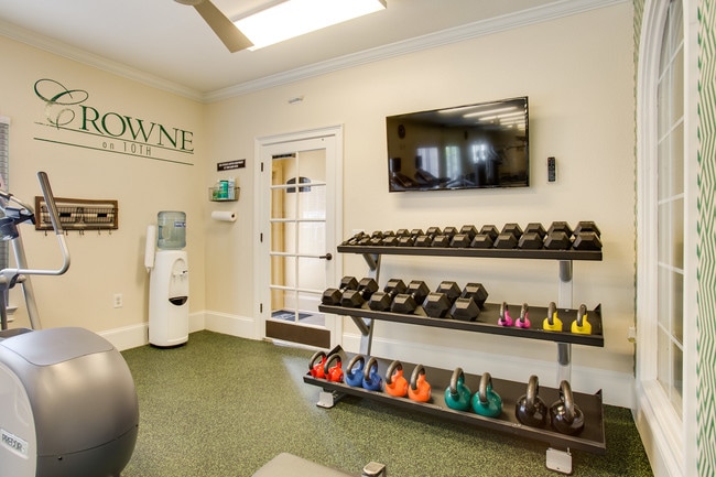 Building Photo - Crowne on 10th