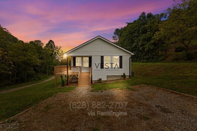 Building Photo - 4 Meadows Town Rd