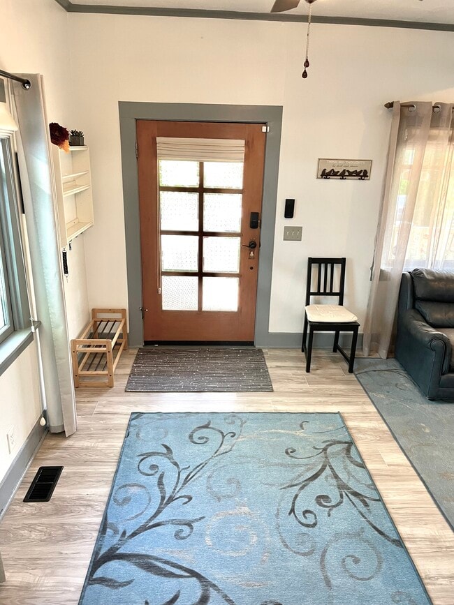 Photo - 313 NE Stanton St