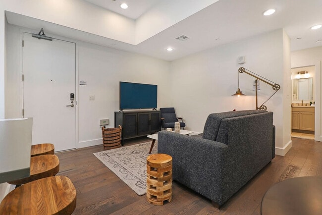 Photo - 127 Carondelet St Unidad GO ID1272319P