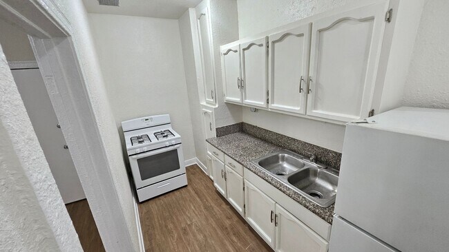 Photo - 844 S Westlake Ave Unit 104