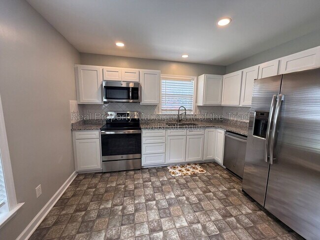 Photo - 2740 Bridgeport Dr