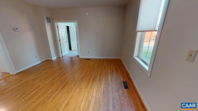 Photo - 1122 E Market St