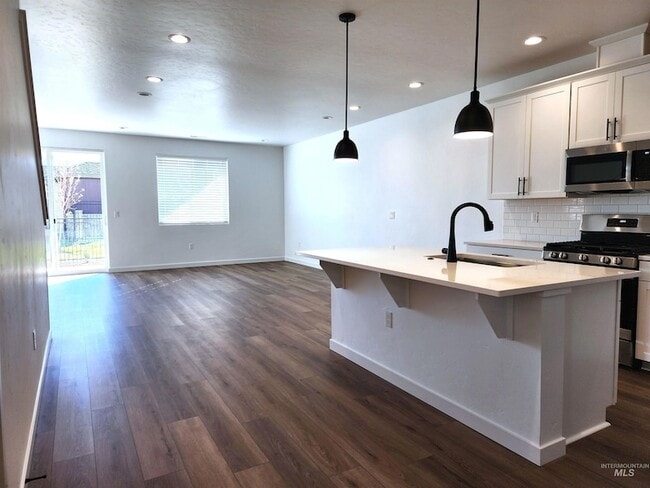 Photo - 362 N Lagrasse Ln