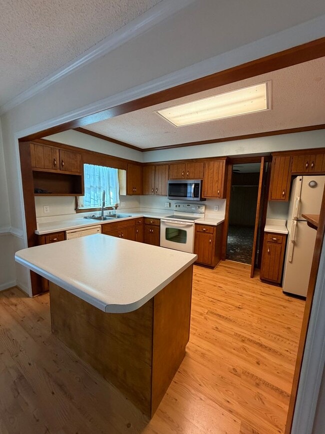 Photo - Spacious 3 Bedroom, 2 Bath Home on Over an Acre – Lawn Care Included!