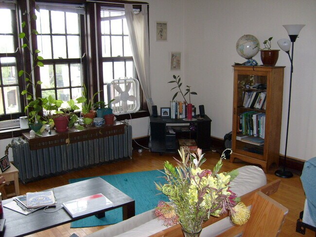 106 S Hancock St