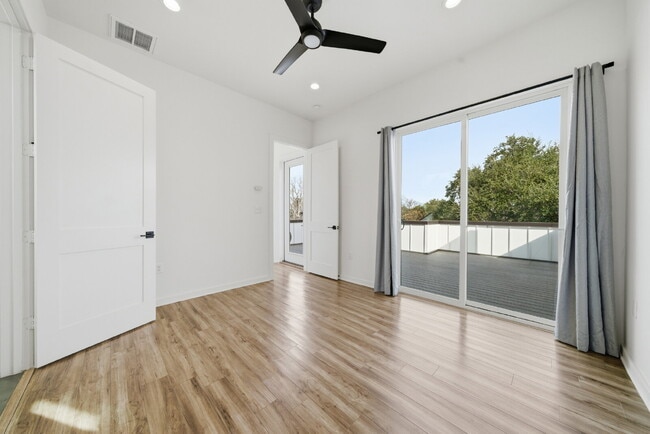 Photo - Spacious 3-Bed, 3-Bath Condo with Scenic Views in Vibrant Austin! Unidad 2107