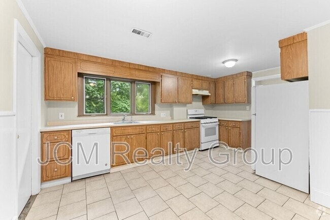 Building Photo - 45 Highland Ave Unit 3 / 2nd Floor Rental