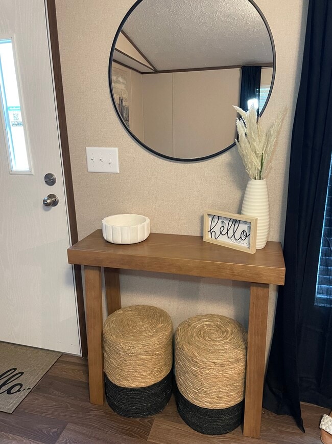 Decorative items in entryway - 203 Poplar St