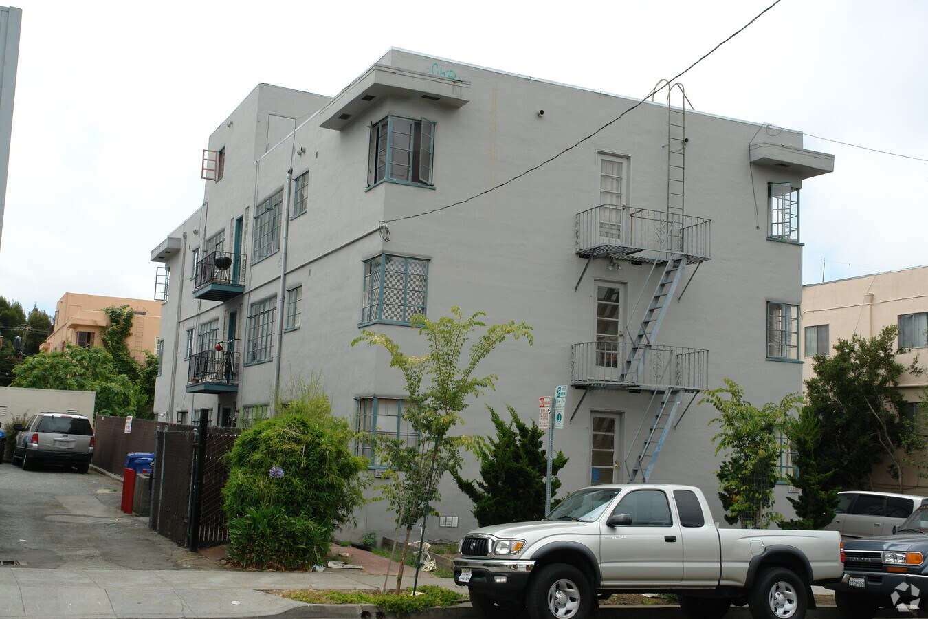 Photo - 2336-2338 Blake St Apartments