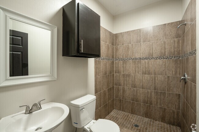 3BR, 2BA - 1,095SF - Primary Bathroom