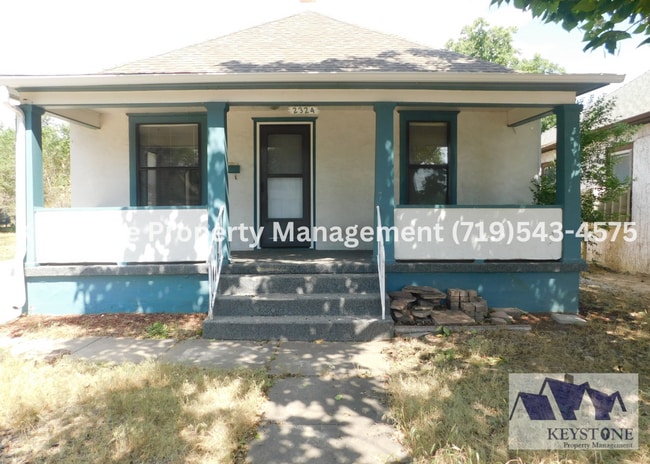 Building Photo - Freshly Painted Home - 2 Bedrooms/1 Bath/ ...