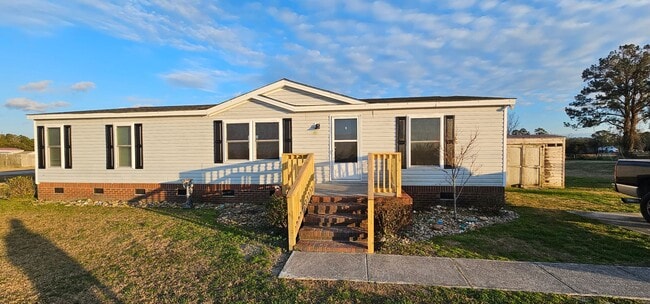 Building Photo - Spacious 3-bedroom, 2-bathroom mobile home. Showings Coming Soon!