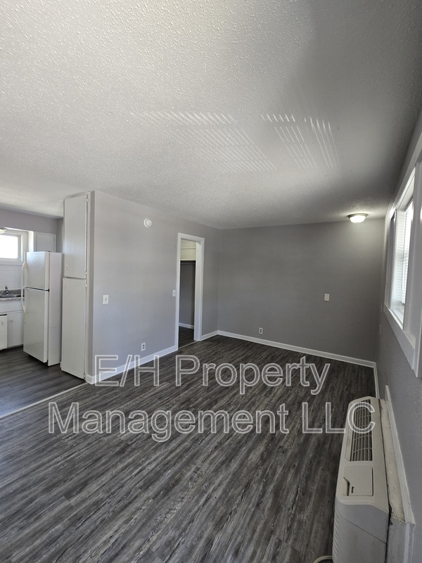 Building Photo - 1924 S Broadway Unit Apt 32