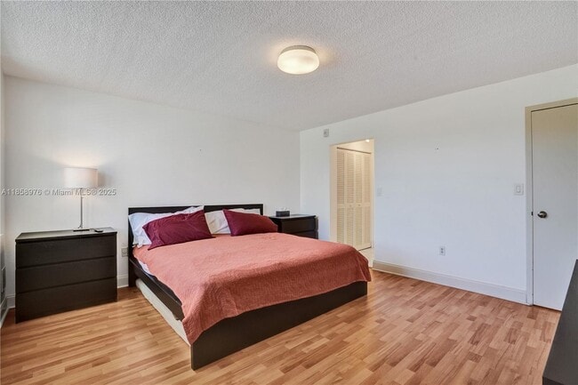 Photo - 17800 Atlantic Blvd Unit 301