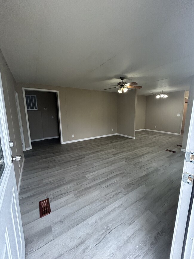 Photo - 200 Zackary St