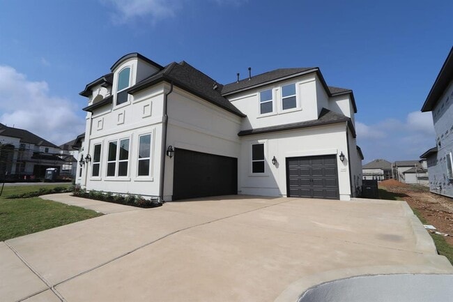 Photo - 2300 Sondrio Bnd