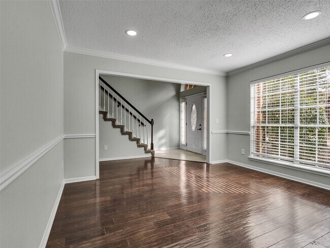 Photo - 22 Windledge Pl