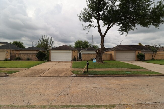 Building Photo - 14939 Heritage Wood Dr Rental