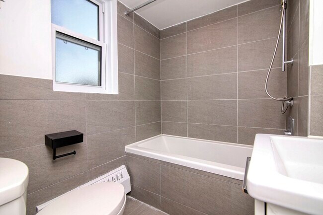 Photo - 3460 Rue Durocher Unit 1008