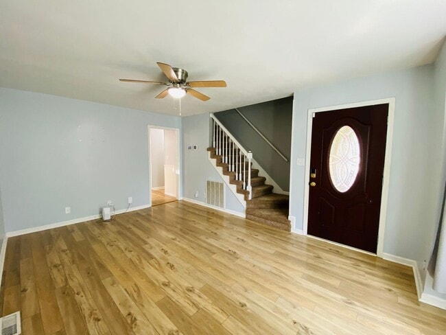 Photo - LARGE FENCED IN YARD!!!