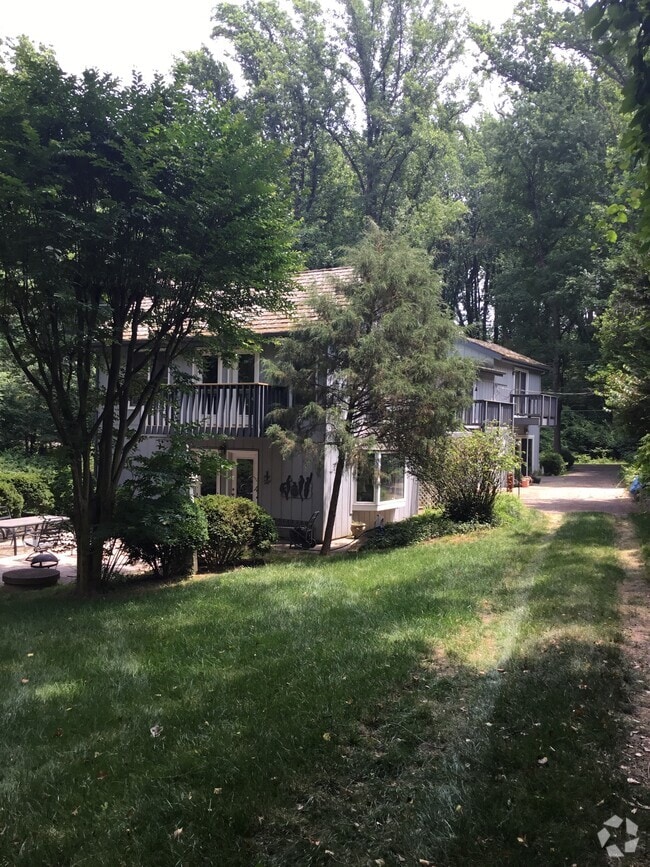 Building Photo - 1138 Swinks Mill Rd Unit 1sr Floor Rental