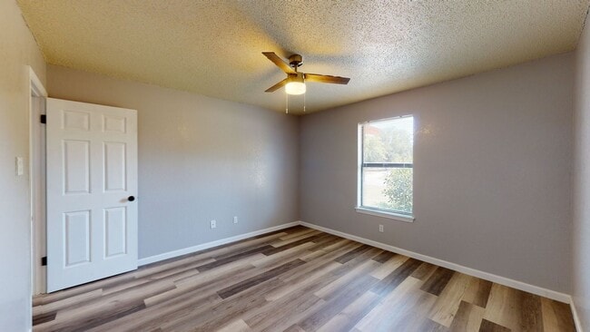 209 W Dove Ln